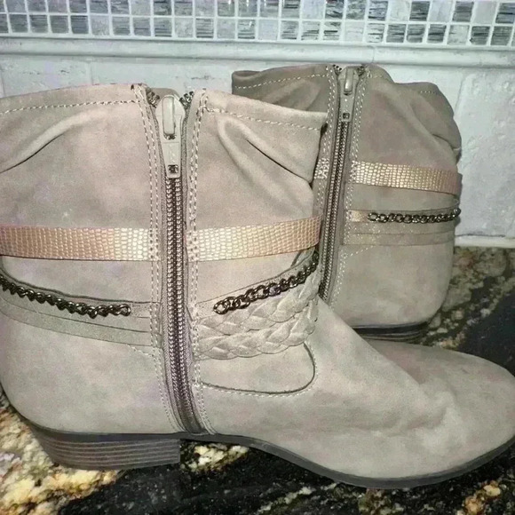 Women's Wonder Nation Boots, Size 6, Gray - Picture 4 of 8